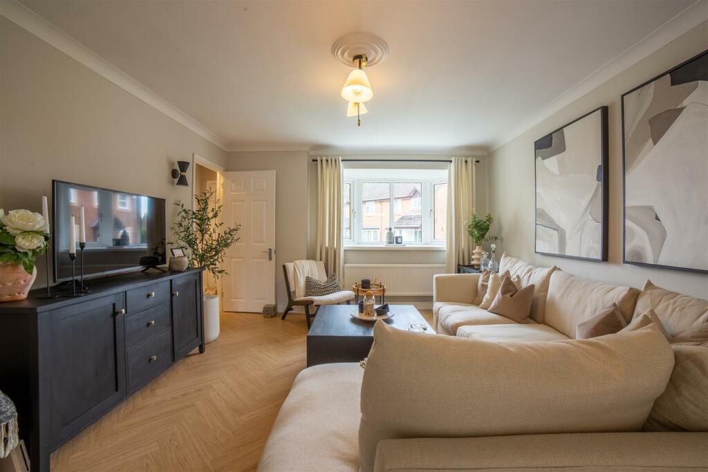 12 Paddock Close-13.jpg