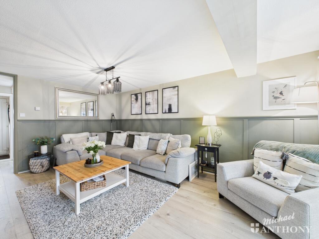 CAM02773G0-PR0258-STILL009