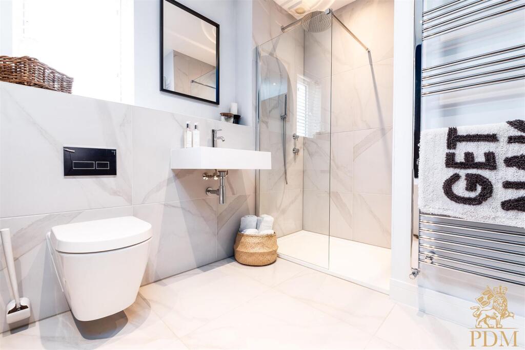 33 Thoresby Road Bramcote NG9 3EN