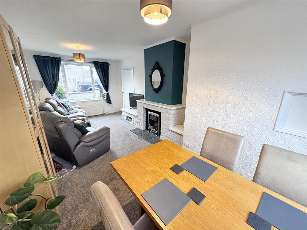 Lounge/Dining Room