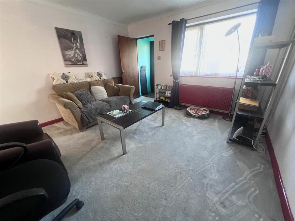 Lounge 3.jpg