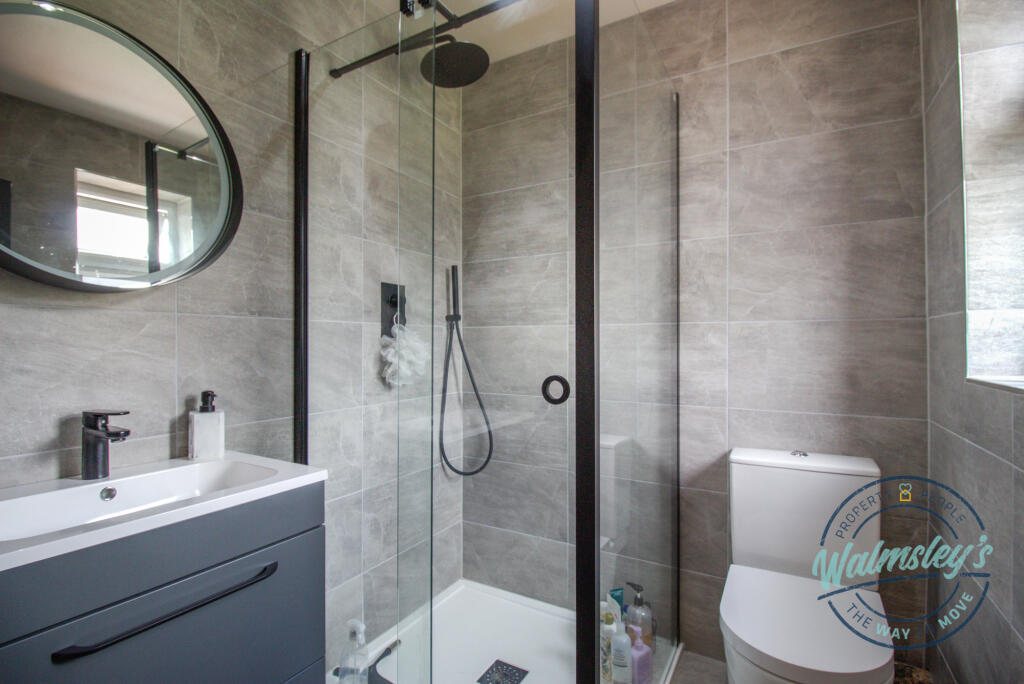 Ensuite to bedroom 2