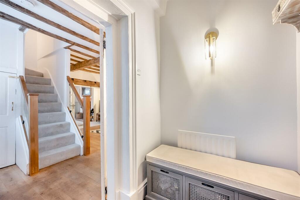 8582263-interior29.jpg