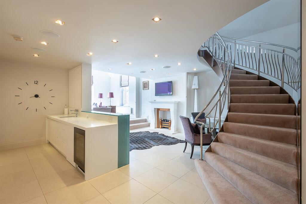 Kitchen/Dining Area