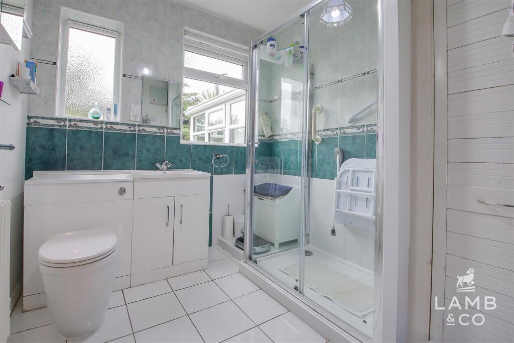 SHOWER ROOM
