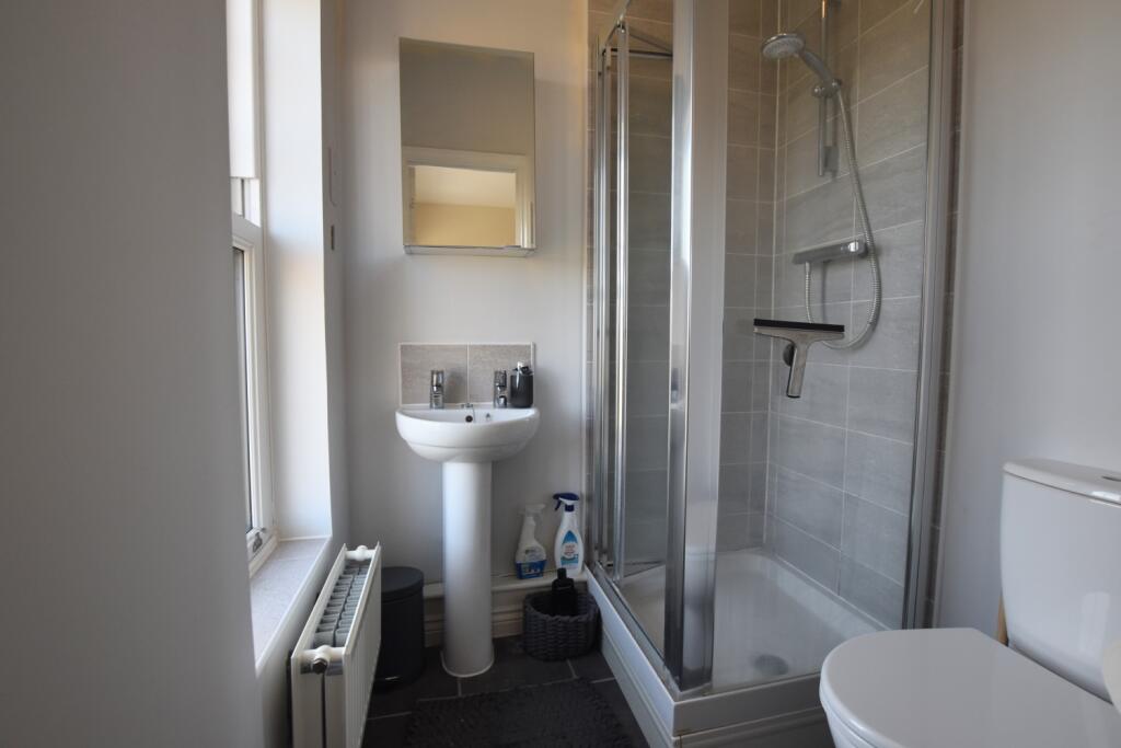 48 Kiln Drive en-suite