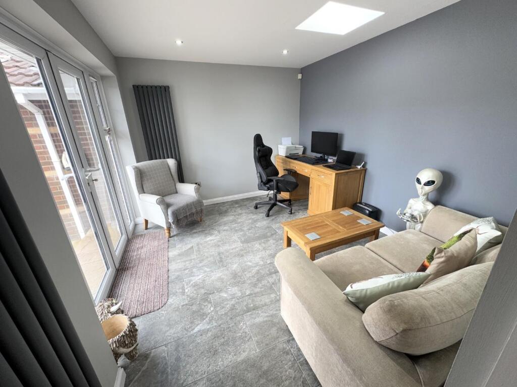 BEDROOM FIVE / RECEPTION ROOM