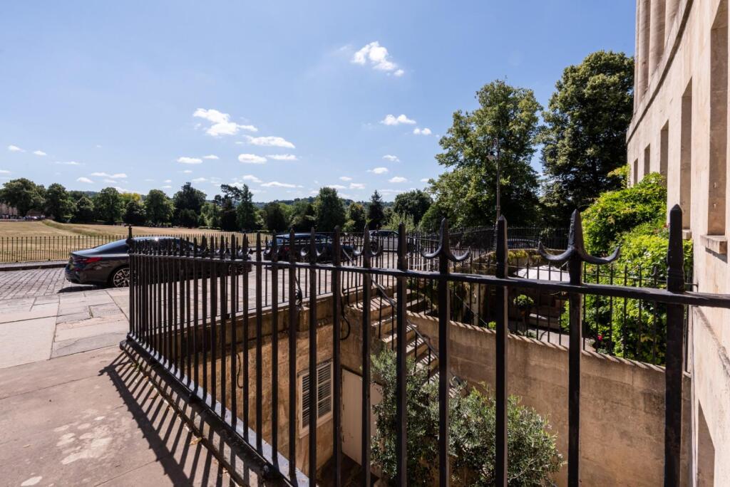 29A Royal Crescent, Bath BA1 2LT-5.jpg