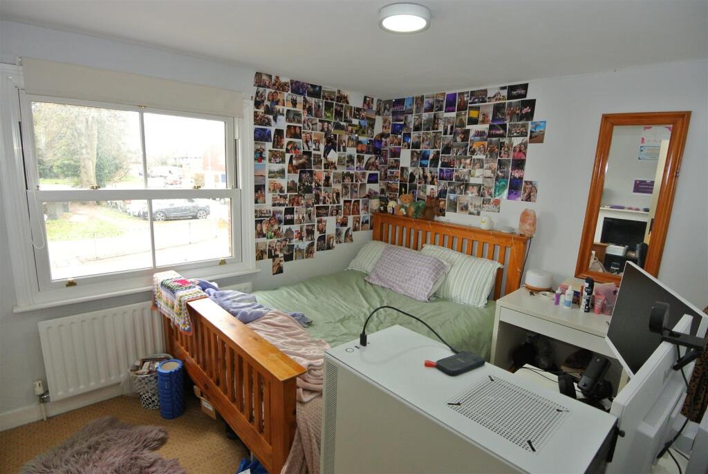 Bedroom 1.JPG