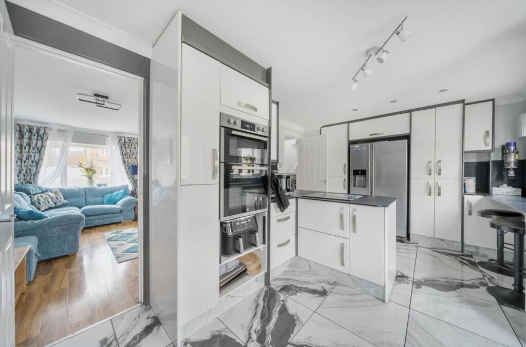 Kitchen/ Breakfast Room