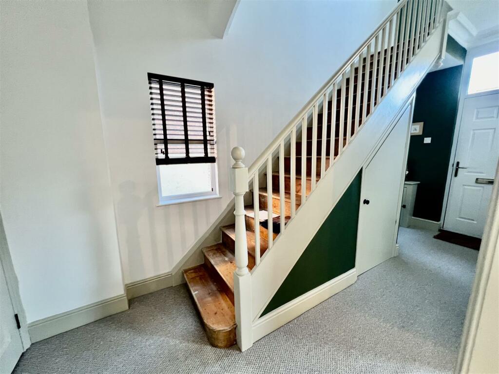 ENTRANCE HALLWAY