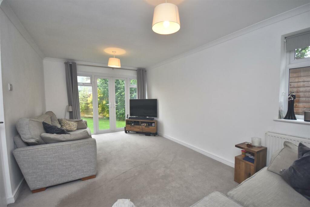 Sitting room1.jpg
