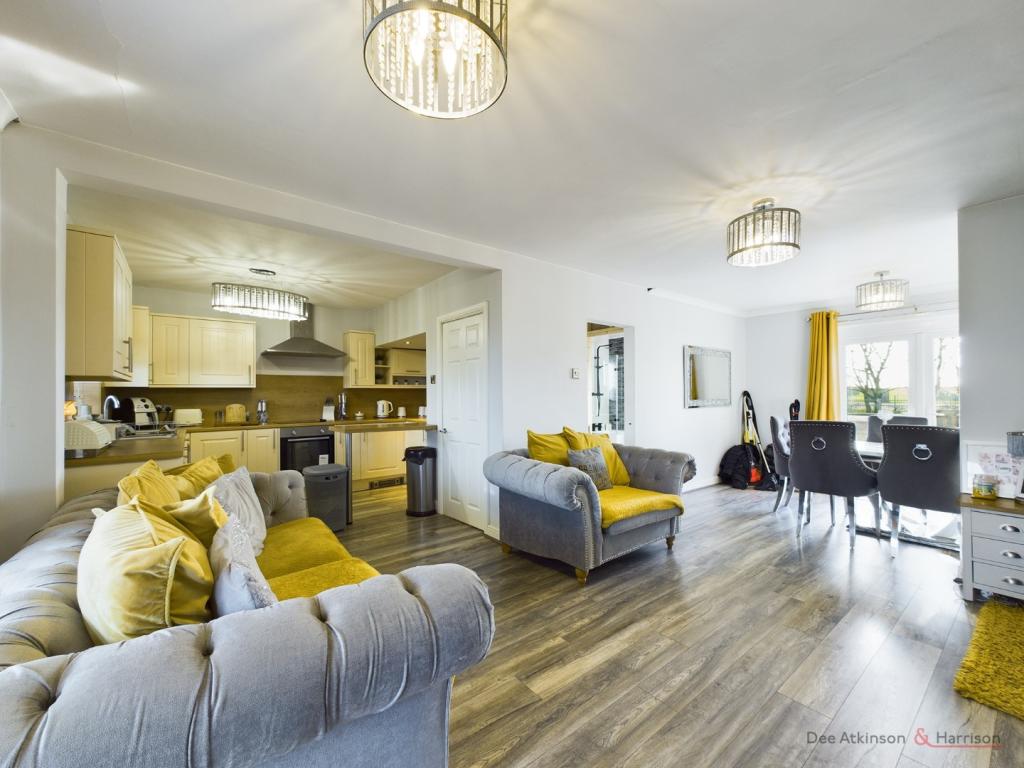 Lounge/Dining/Kitchen