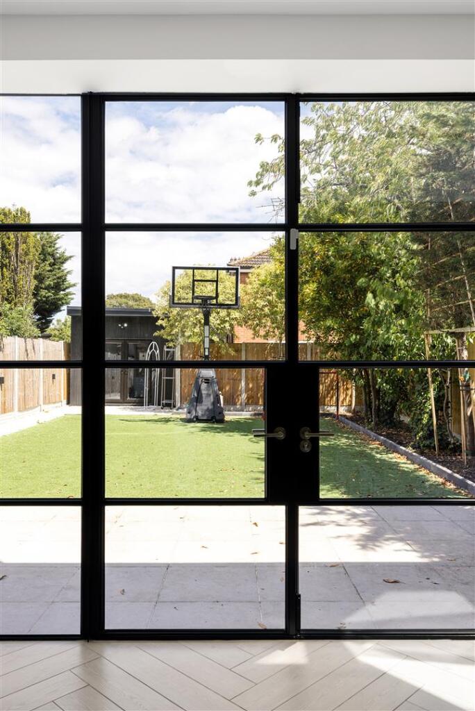 Inglehurst Gardens, IG4