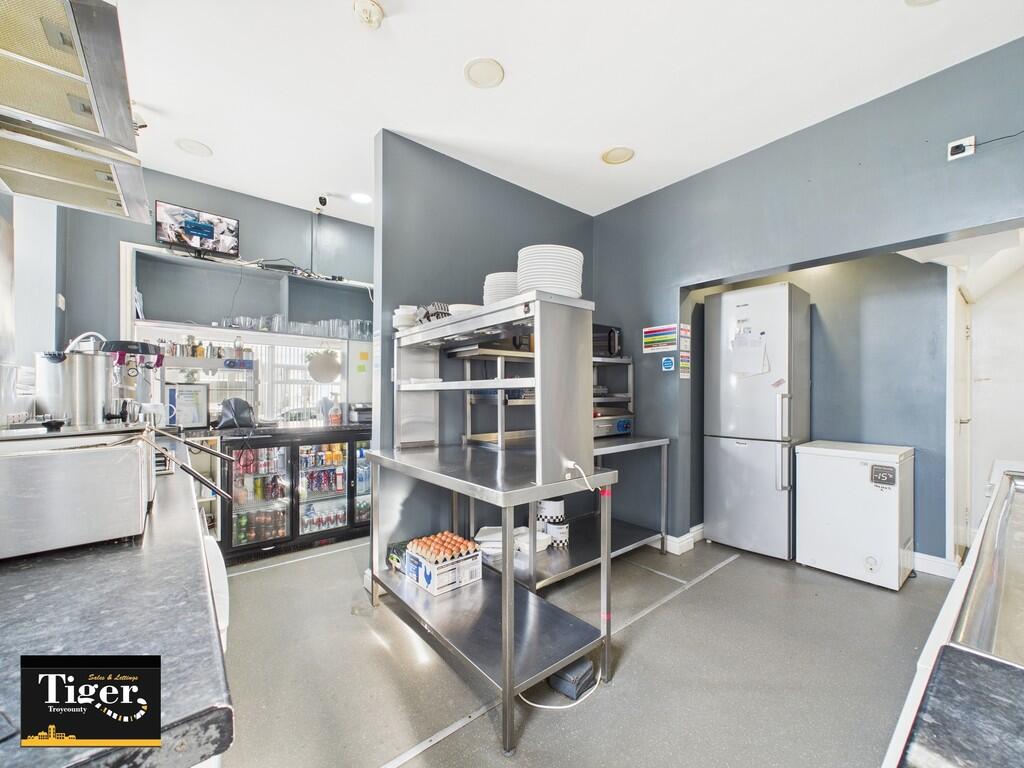 CAM02176G0-PR0498...