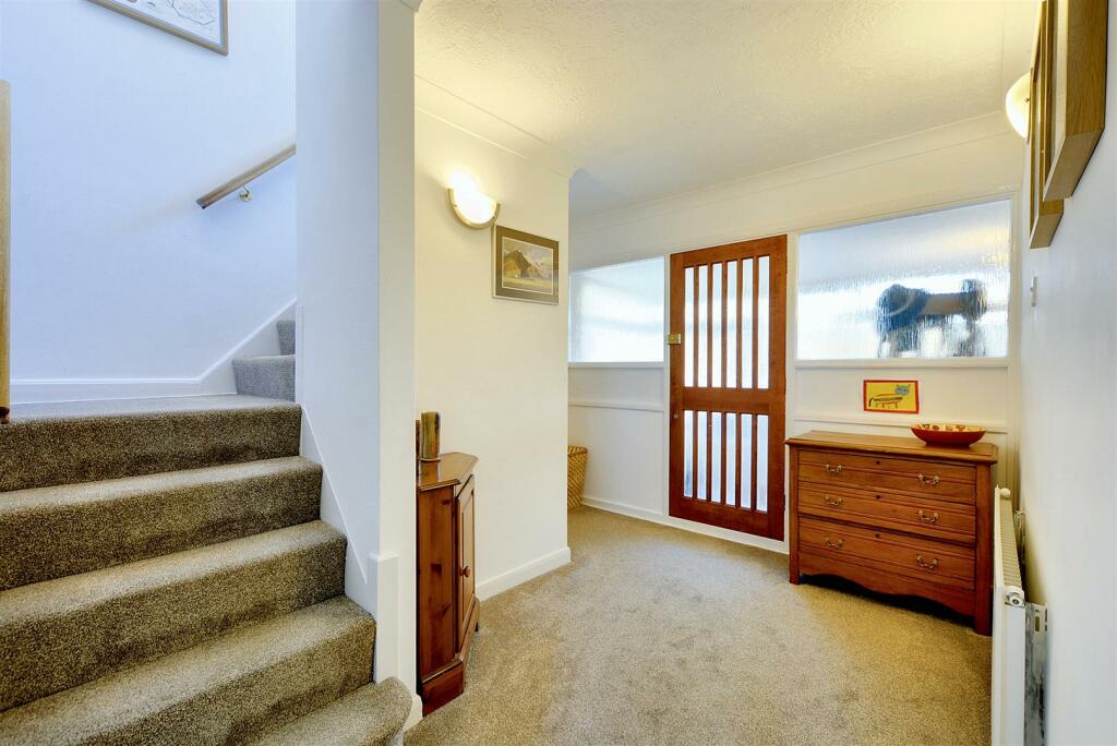 Entrance Hall_1.jpeg