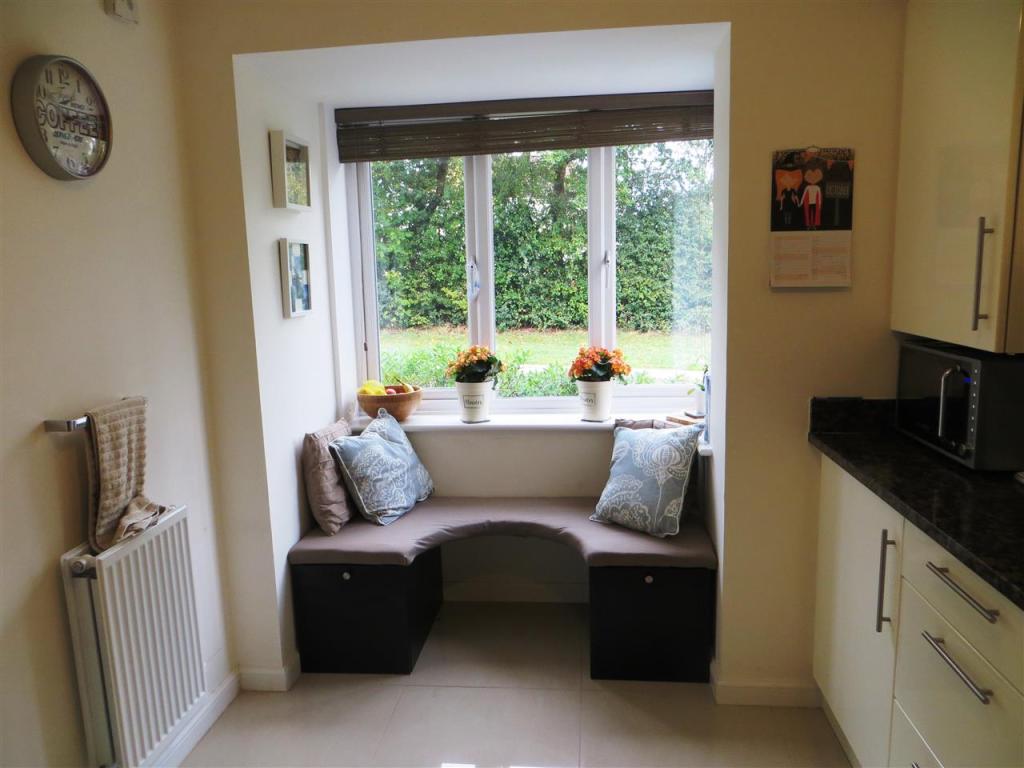 Kitchen seating area