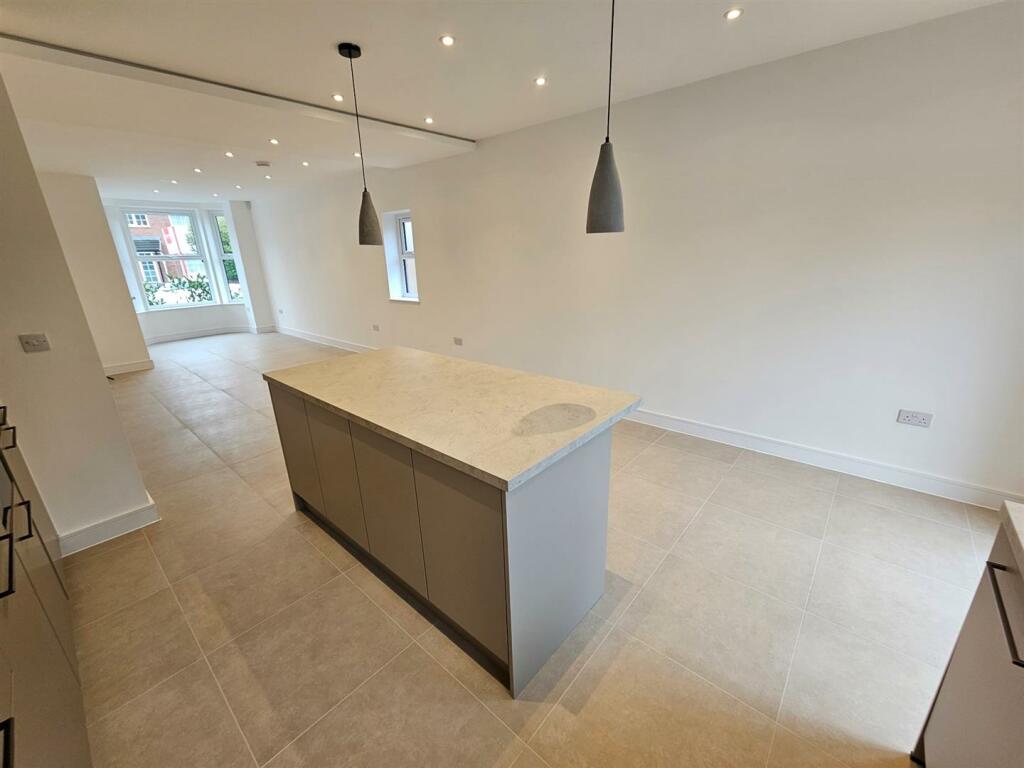 KITCHEN/DINER/LIVING AREA