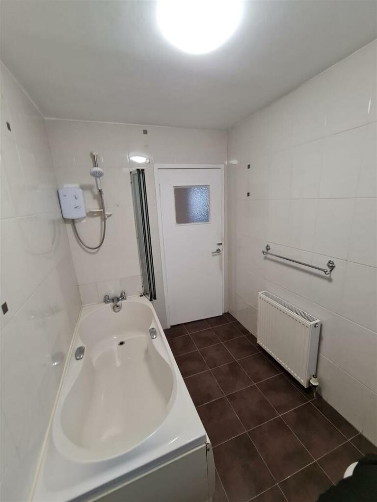 3 Kirkvale Court Bathroom2.jpg