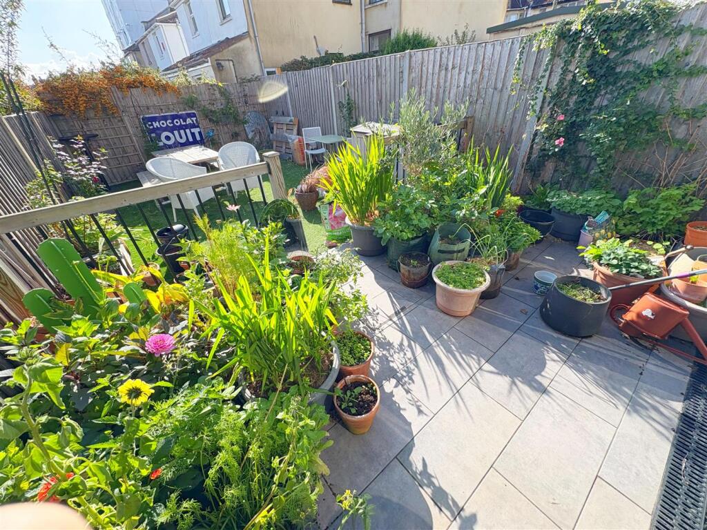 Rear garden and patio (6).jpg