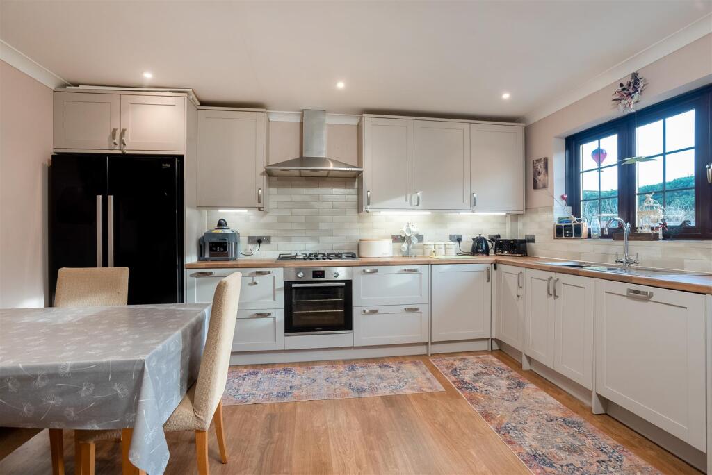 14 Bosley Close-4.jpg