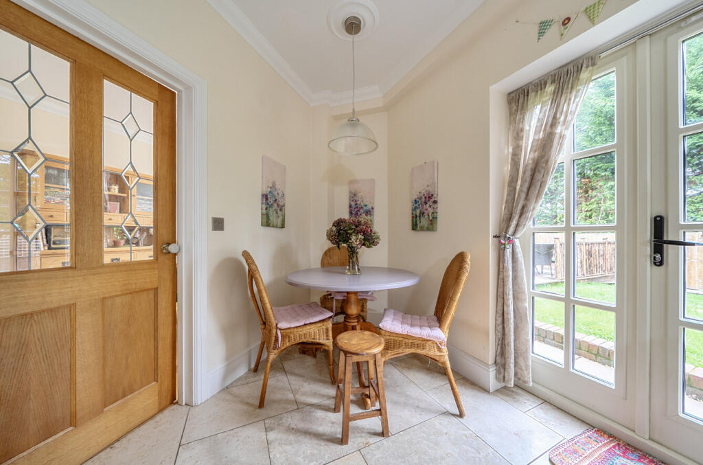 -68f2213861516-l-1369249-10-68f12b4591473