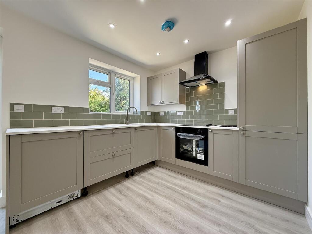 3 Kitchen.JPEG