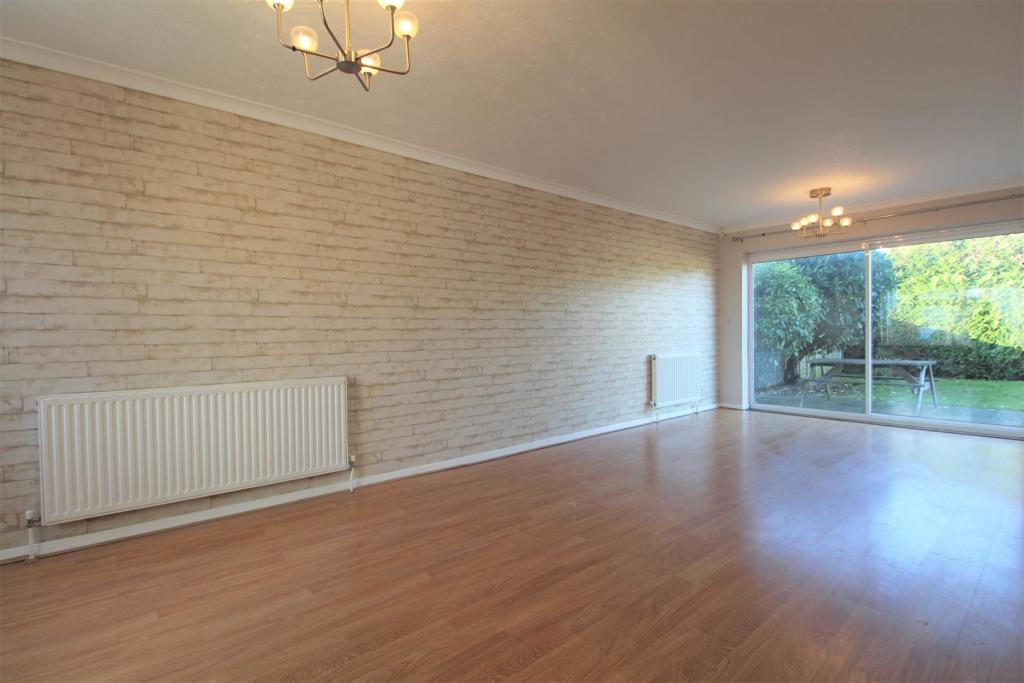 LOUNGE1.JPG