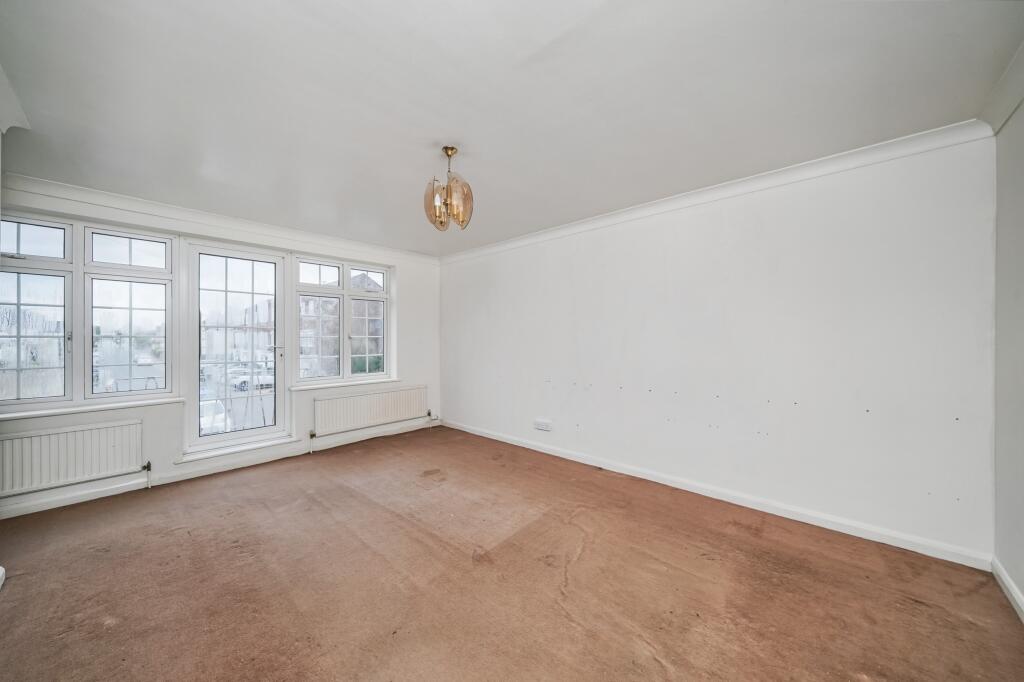 4 Sunmead Road, Sunbury-on-Thames, Surrey, TW16 6PE