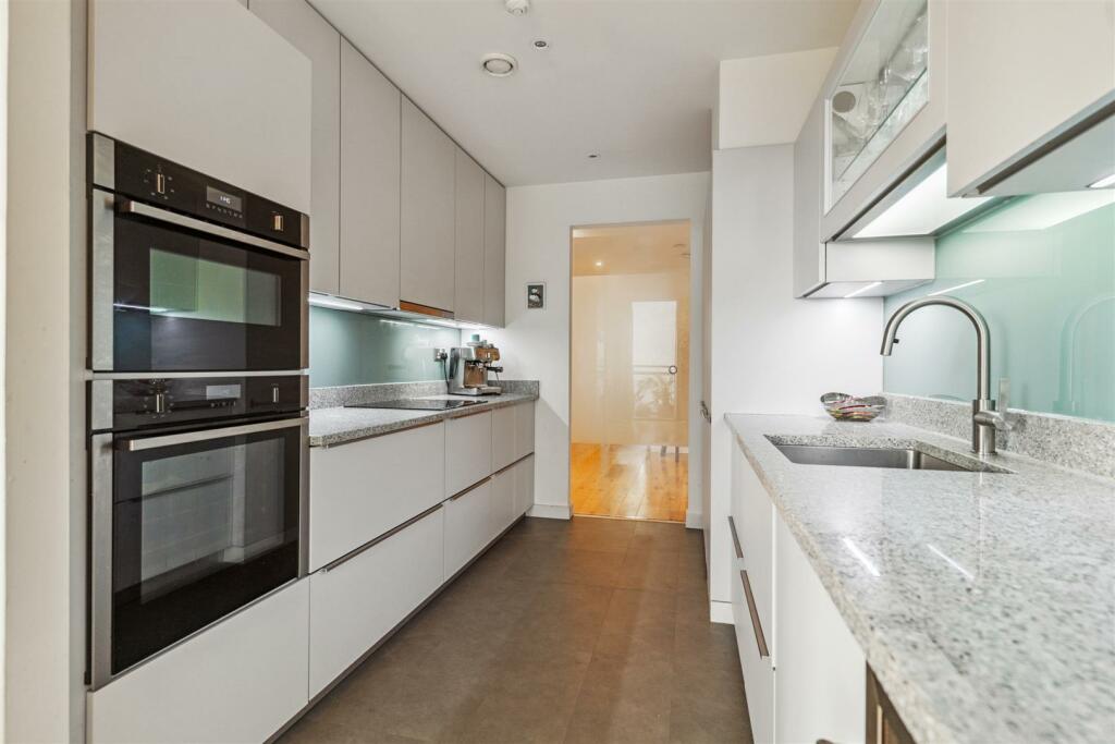 YATES HELLIER - 5 1 305 Glasgow Harbour Terraces (