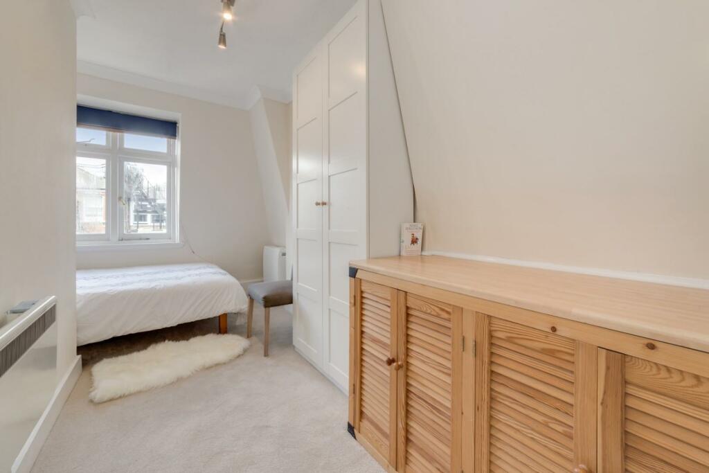 BEDROOM 1 a.jpg