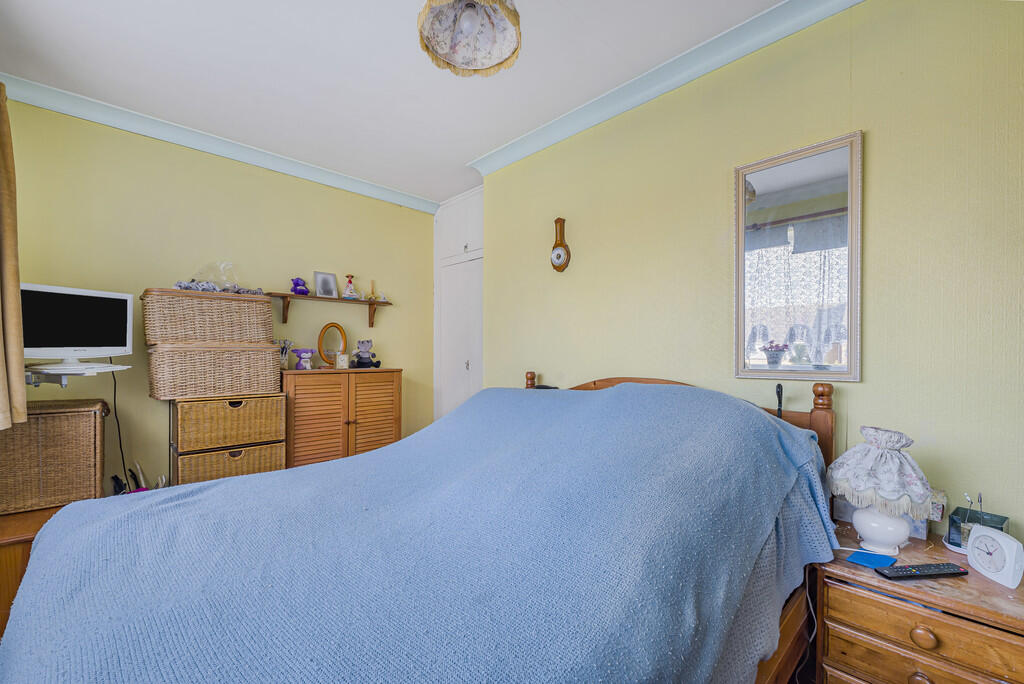 Bedroom 1 (2)