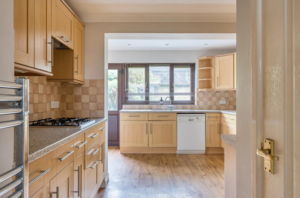 1381553-7-691746d...