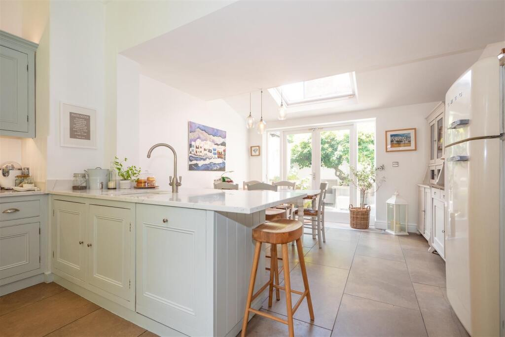 Live In Breakfast Kitchen