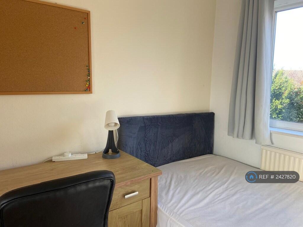 Upstairs Bedroom 2