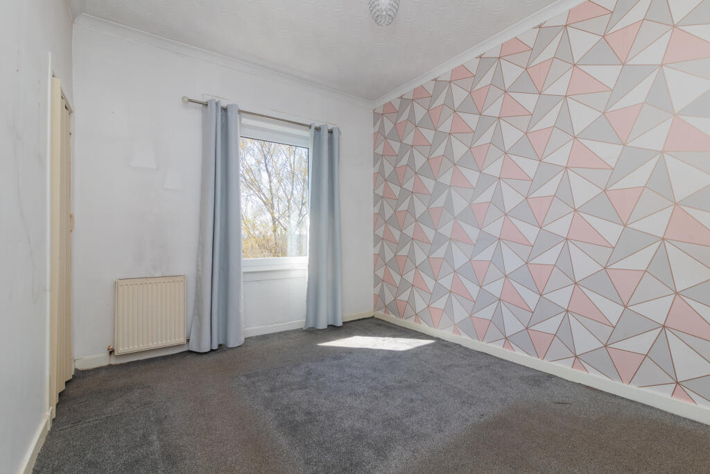 316 Gladsmuir rd Hillington Glasgow G52 2LQ L-11