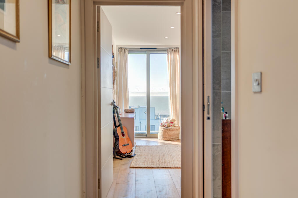 viewthroughtobedroom