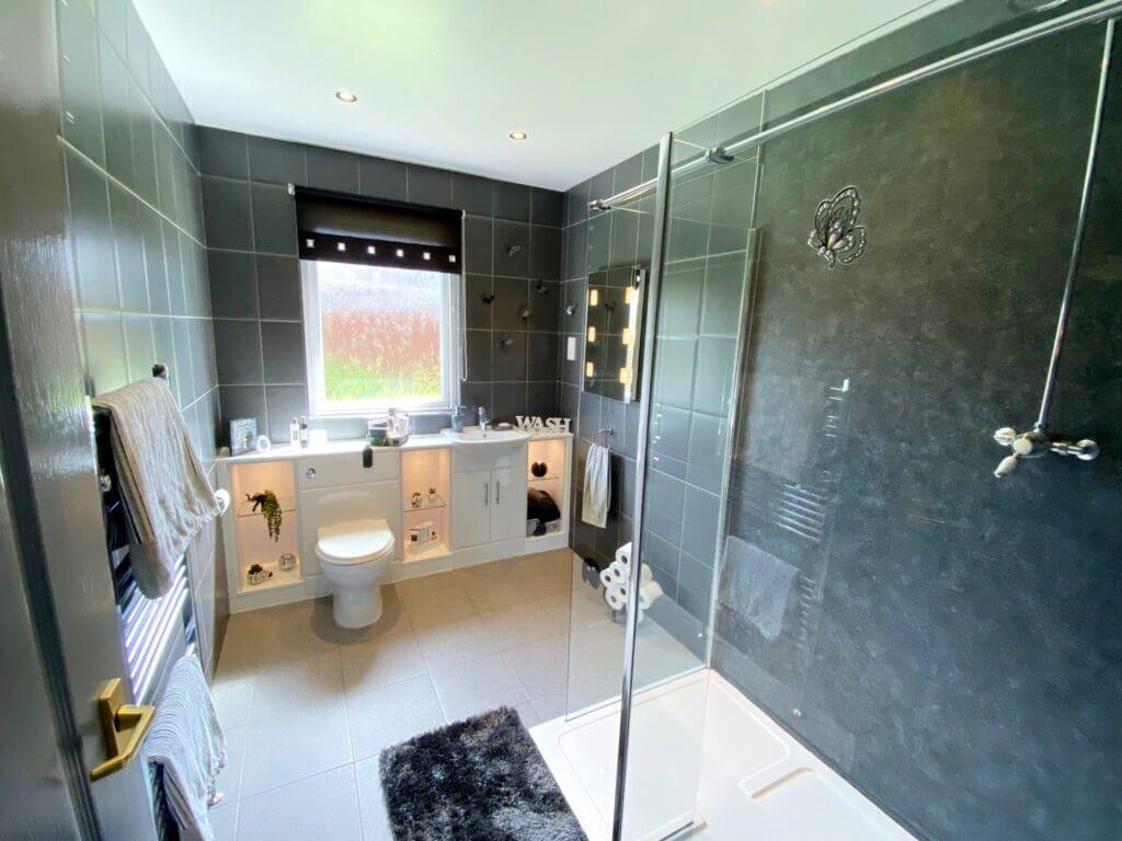 SHOWER ROOM