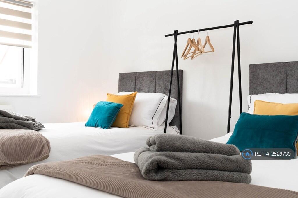 Twin Bedroom With Option To Change To a Super King
