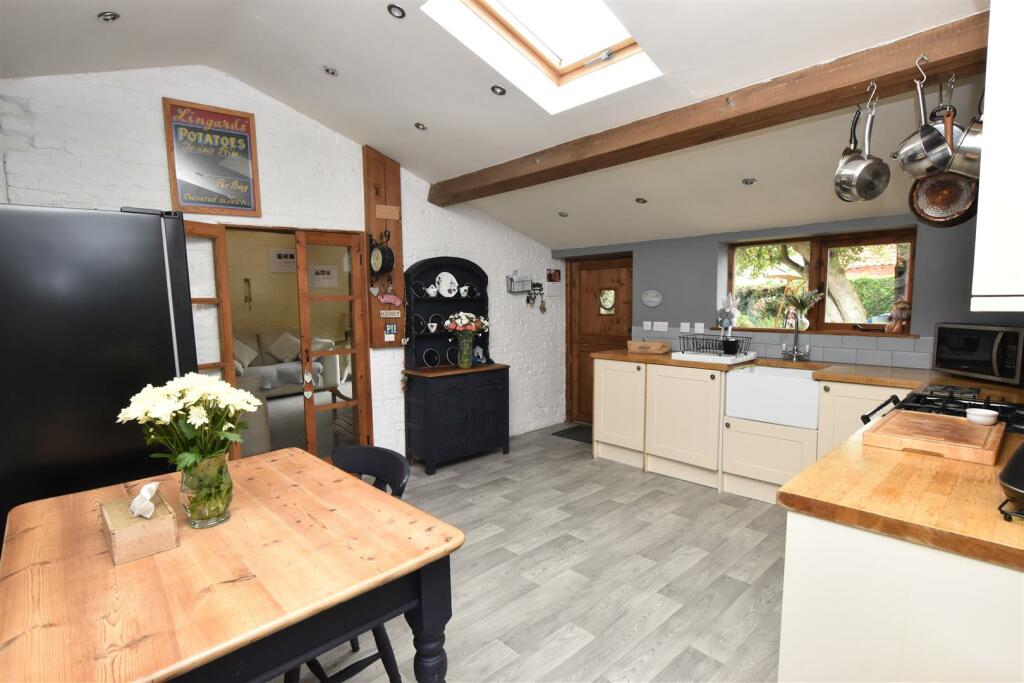 KITCHEN/BREAKFAST ROOM