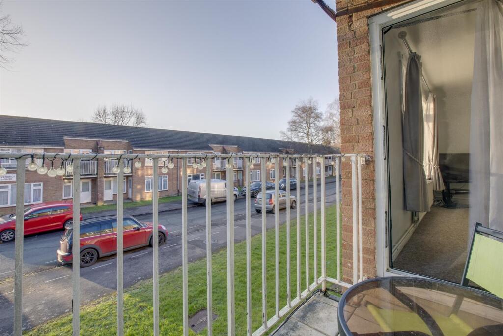 Flat 4, Seven Acre house, Queensmead Road, HP10 9X