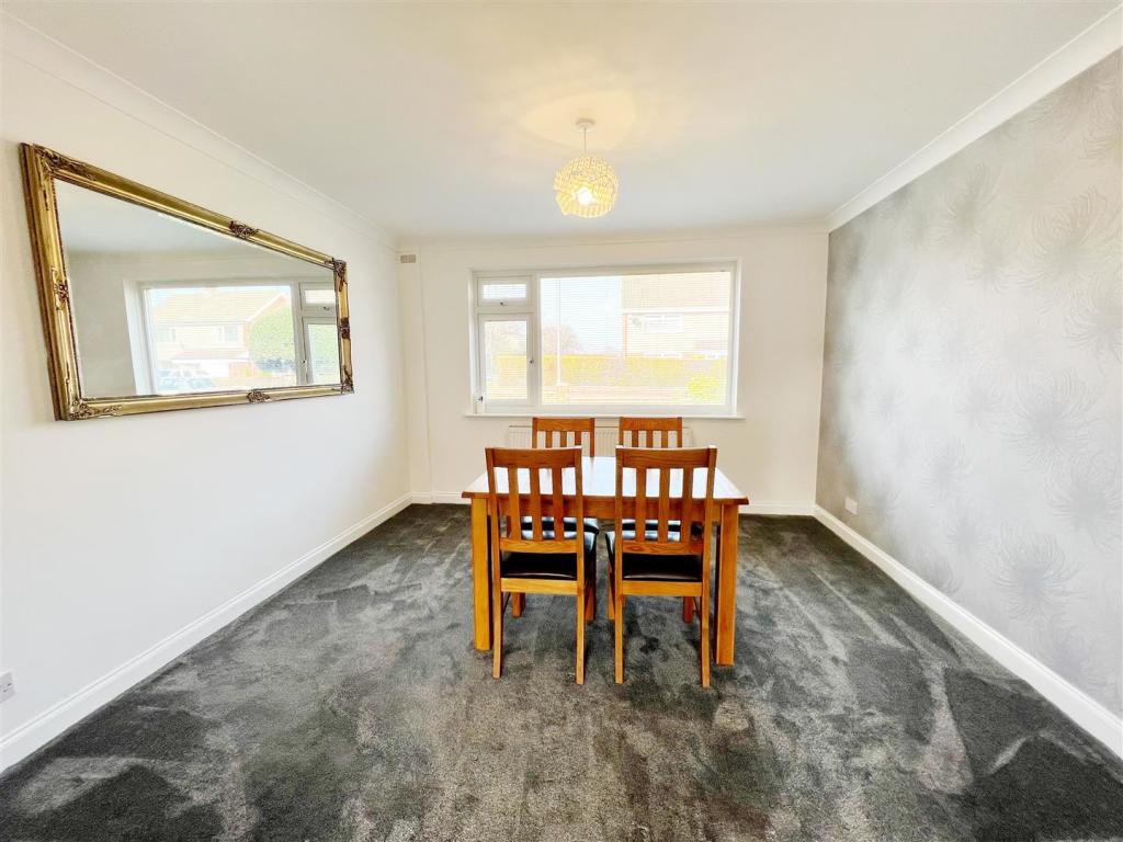 Dining Room pic 1.jpg