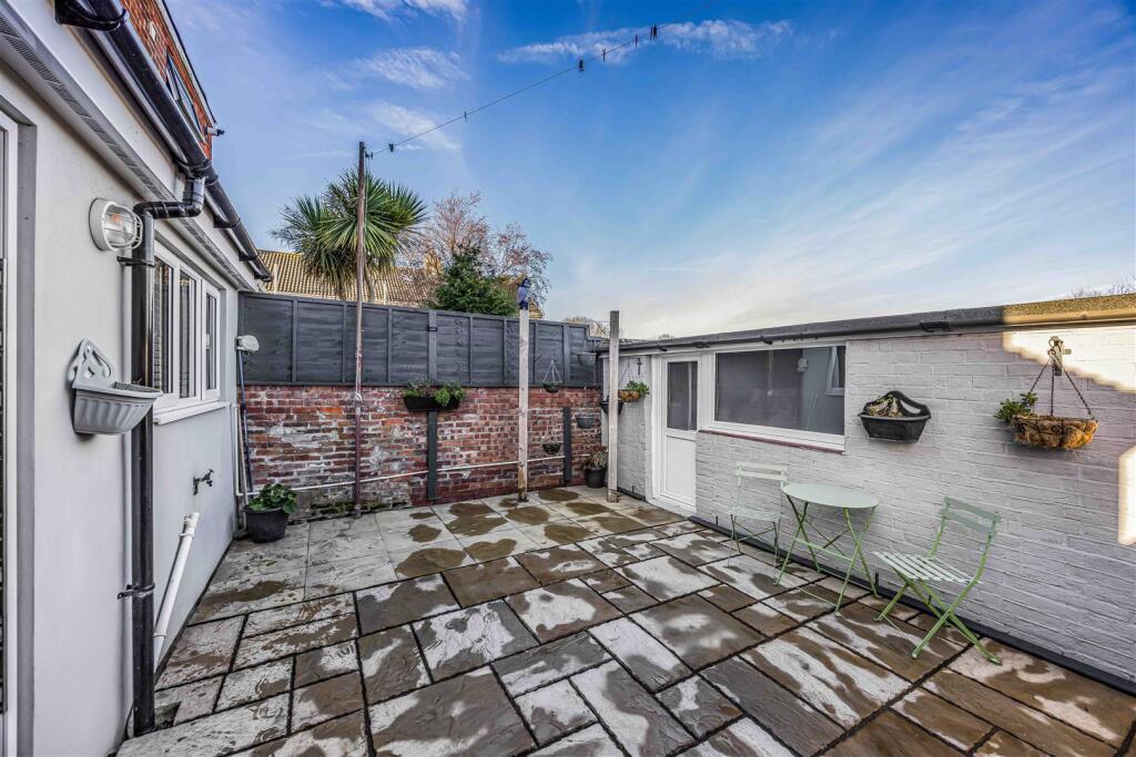 67 Cobden Avenue, Portsmouth-Small-PorticoMarketin