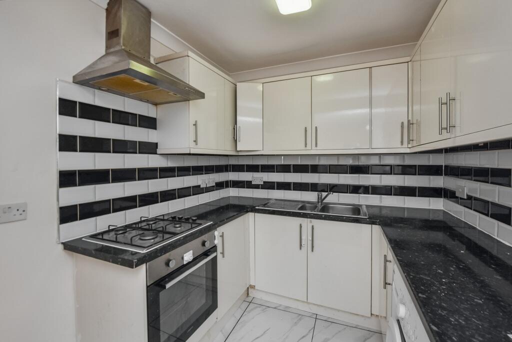 2 Meadow Close, Enfield, EN3 5PE