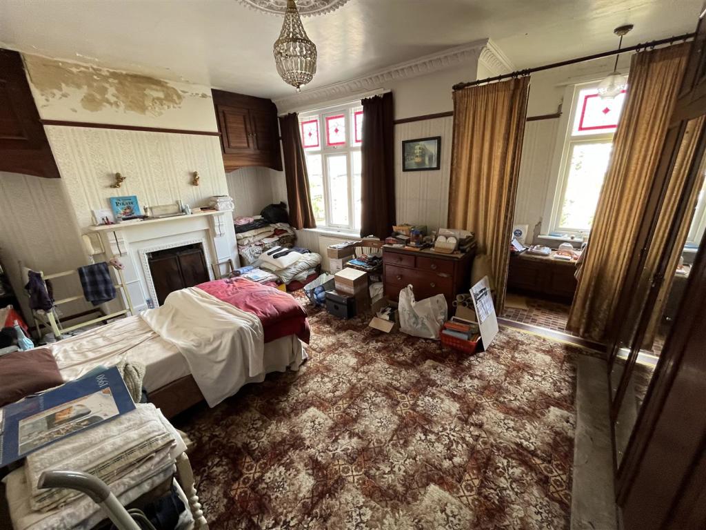 Bedroom 1.jpg