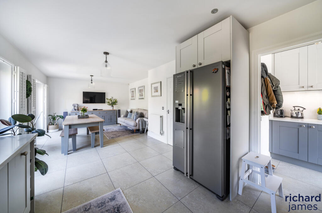 08fee6e7-f0d3-448...