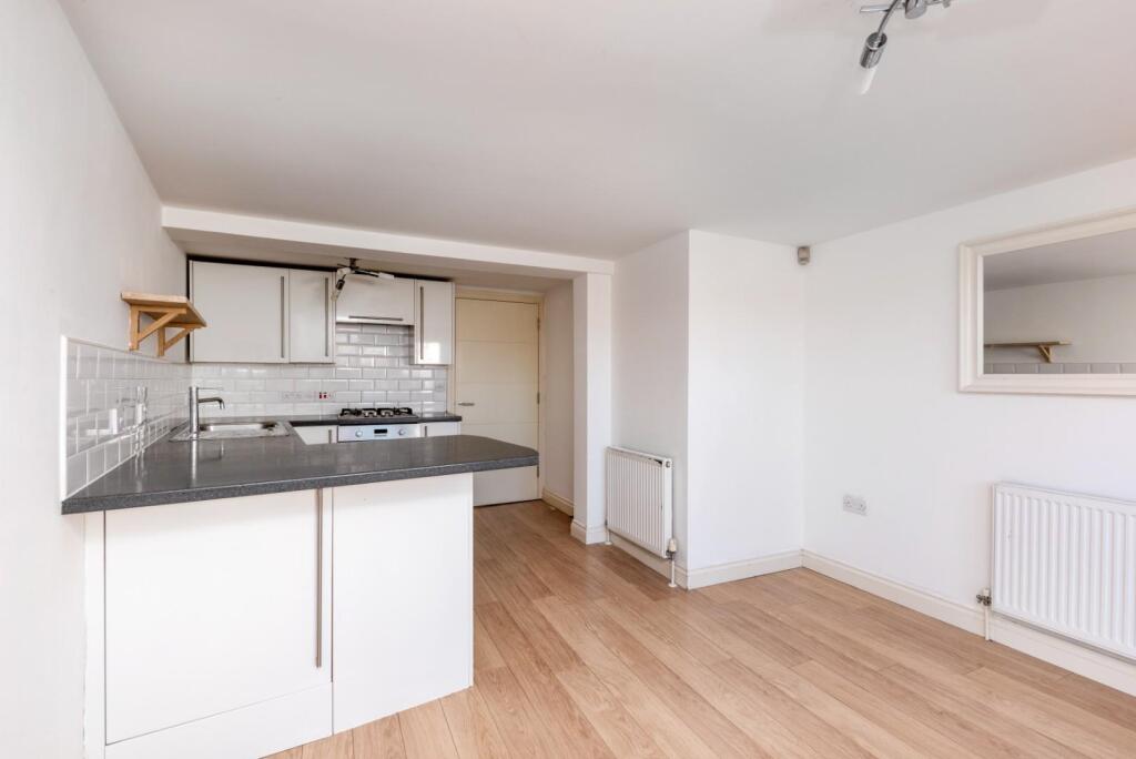 Flat 1, Clouds Hill Court, 69 Clouds Hill Road, Br