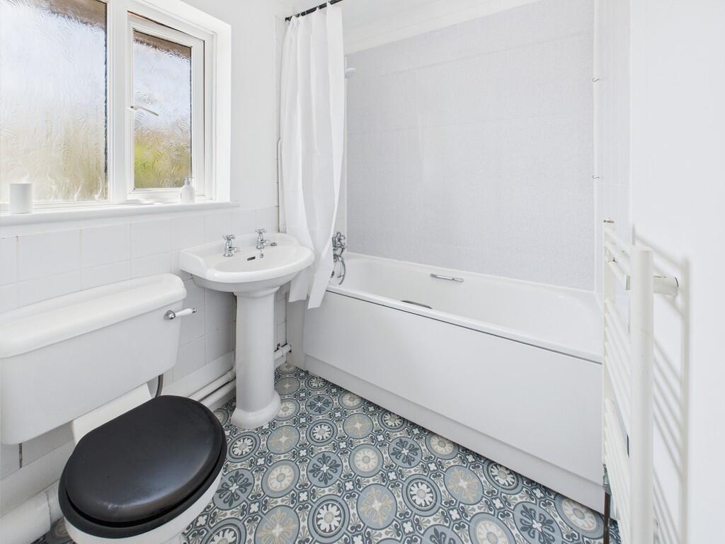 CAM03974G0-PR0124...