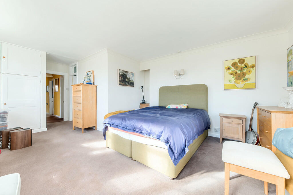 Thornhill Page 8 ...