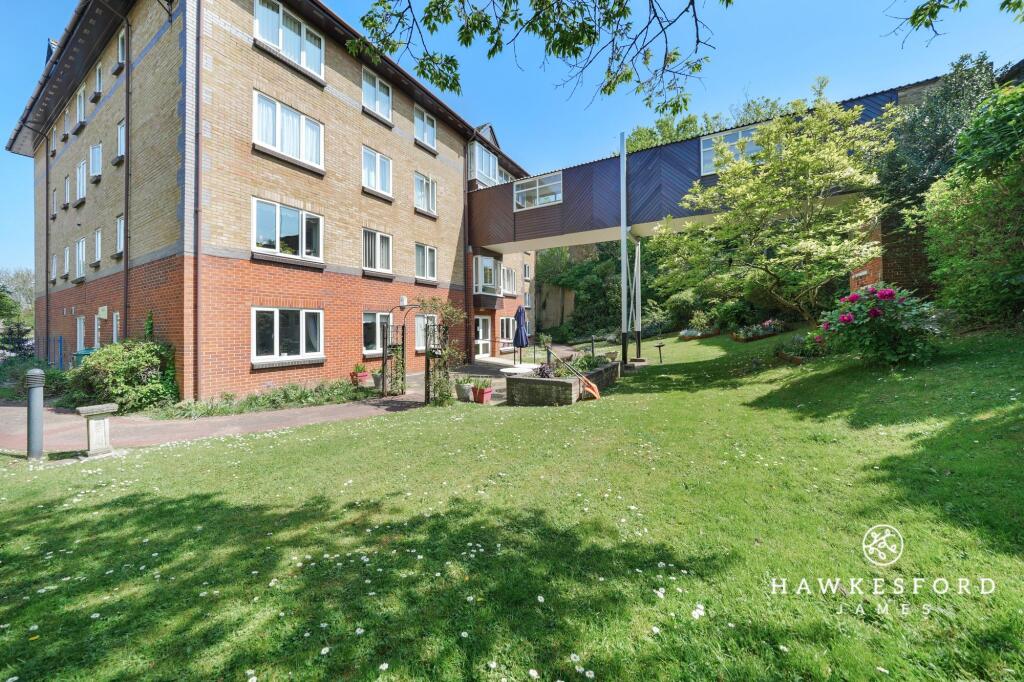 Barkers Court, Sittingbourne - Communal garden